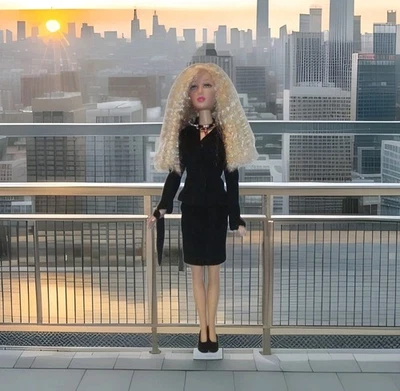 Magazine Lanzamiento Traje Negro Madame Alexander 16 En Alex, Monedero, Traje, Sin Muñeca Foto 1 de 4