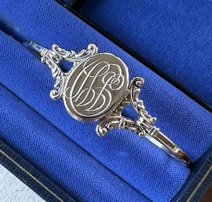 Vintage AVON Yesterdays Memories Silver Tone Locket Bracelet 7" - Picture 1 of 5