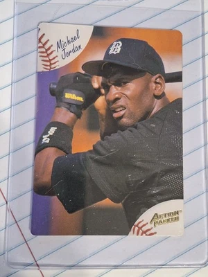 Tarjeta de Michael Jordan 1994 llena de acción #23 tarjeta de los Barones como nueva  Foto 1 de 2