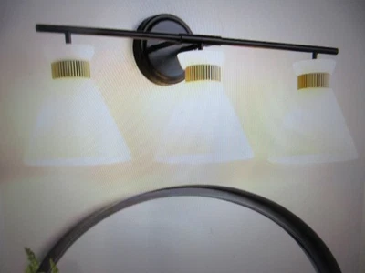 Kaisite 26,4 pulgadas Luz de tocador de 3 luces negra y dorada con pantalla de vidrio blanco leche Foto 1 de 4