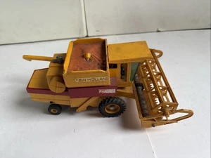 Vintage  Britains 1982 1/32 New Holland Combine  Harvester TR 85 (32) - Picture 1 of 6