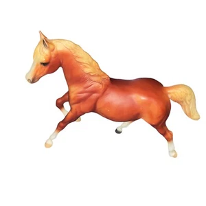 BREYER TRADITIONAL RED SORREL "SUGAR" RUNNING MARE #1176 USA - Picture 1 of 10