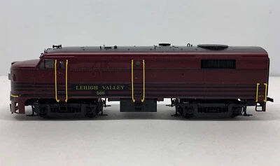 HO Life-Like FA2 Diesel Loco Railroad Train Lehigh Valley LV #586 - Image 1 of 4
