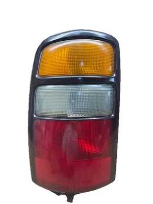 Lámpara de luz trasera izquierda #S104 OEM 2000-2007 Chevy Tahoe Suburban Yukon LH Foto 1 de 4