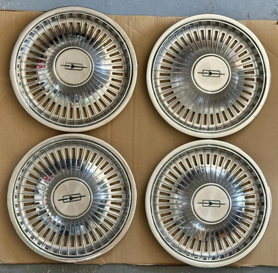 "Juego de 4 tapacubos estilo cable OEM Oldsmobile 15"" cubiertas de rueda - GM original de colección" Foto 1 de 4