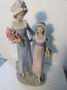 Lladro 5013 Daughters-Sisters w Flowers RETIRED  Original Blue Box! L@@K! - Picture 1 of 11