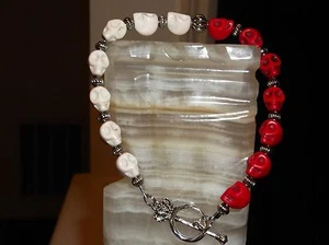 MEN/WOMEN 8 3/4" 8 MM IVORY & RED TURQUOISE SKULL HEAD BEADED BRACELET  - Bild 1 von 4