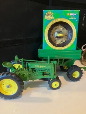 Tractor model G John Deere 1/64 - Image 1 of 4
