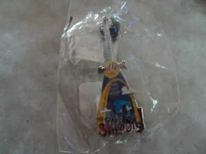 Hard Rock Cafe Pin St. Louis Gateway Arch Guitar with Cityscape 2002 - Picture 1 of 1