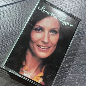 Loretta Lynn -The Best Of Cassette Tape Country Dolly Parton Patsy Cline Judds - Picture 1 of 6