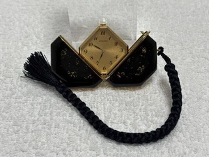 Reloj Bolsillo Cuarzo Seiko 2C20 654B Esfera Dorada Vintage Compacto Japón - Imagen 1 de 8