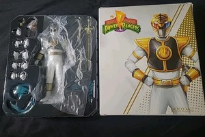 Mezco One:12 Collective White Ranger MDX Exclusive Power Rangers Figure New - Picture 1 of 3