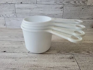 Vintage Rubbermaid Nesting Measuring Cups White 4 Pc Set 8315 Servin Saver - Picture 1 of 11