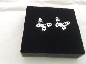 925 Silver butterfly style intricate patterned wings butterfly backs hallmarked - Picture 1 of 6