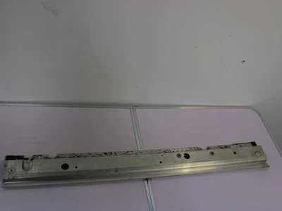 Soporte puerta conductor derecho Nissan GTR R35 2009 Skyline GT-R Foto 1 de 4