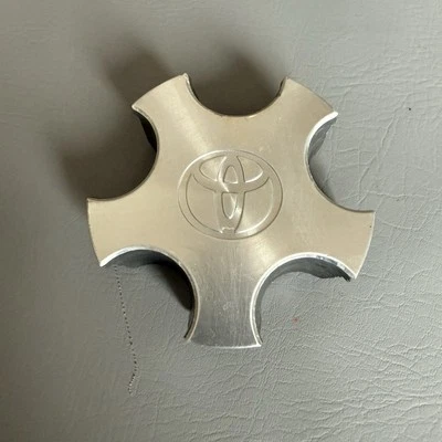 Центральный колпак колеса Toyota Avalon Solara Camry 1997-2001 годов выпуска 42603-AA020 - Изображение 1 из 4