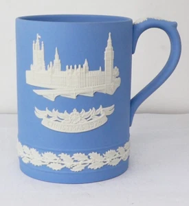 Wedgwood Jasperware Mug Christmas 1974 Houses of Parliament Big Ben - Picture 1 of 8