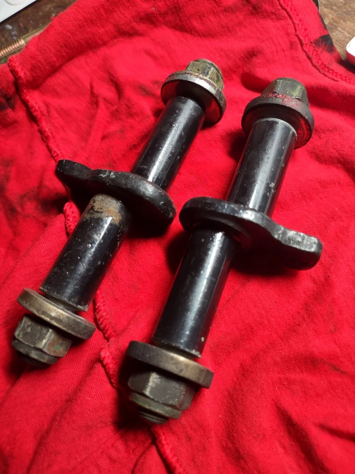 Porsche 944 Turbo 944 S2 Bloque de ruedas Juego de pernos excéntricos Control delantero Brazo en A Foto 1 de 1