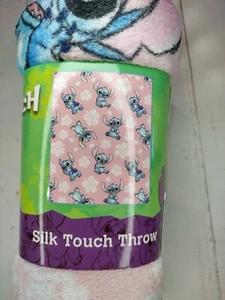 Disney Lilo & Stitch rosa Seide Touch-Überwurfdecke 40"" x 50"" neu mit Etikett - Bild 1 von 3