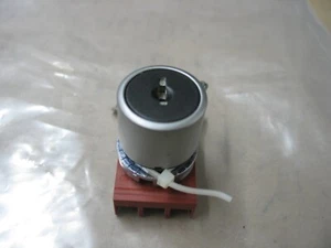 NUOVO GENERAL ELEC P9MSCD0C95 INTERRUTTORE A CHIAVE TRE POSIZIONI FISSE RIMOZIONE CTR P9486 - Foto 1 di 2