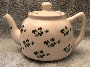 Mini teiera e coperchio vintage • motivo trifoglio ceramica carogalina • sughero Irlanda - Foto 1 di 10