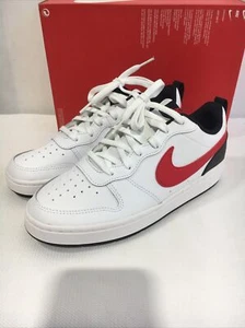 Nike Court Borough Low 2 (GS) rosso/nero taglia 7 anni/ scarpe BQ5448 -110 - Foto 1 di 6