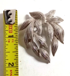 Trifari Silver-Toned Brooch Pin 1 1/2 inches late 50s-60s vintage 1.5x2" - Picture 1 of 5