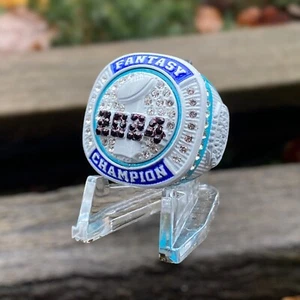 Blau Weiß 2024 Fantasy Football Championship Trophäenring Auszeichnung für Ligameister - Bild 1 von 5