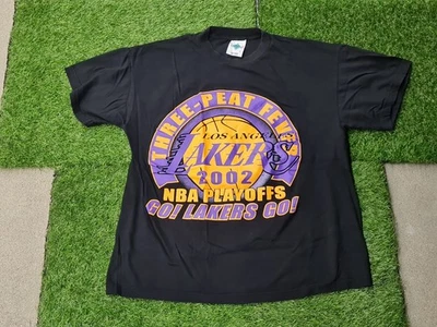 VTG L.A LAKERS 3 PEAT FEVER 2002 NBA PLAYOFFS T-SHIRT SIZE LARGE (22×28) BLACK. - Image 1 of 4