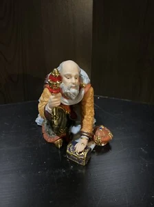 Kirkland Signature # 75177 Nativity Figure Kneeling king With Staff - Picture 1 of 4