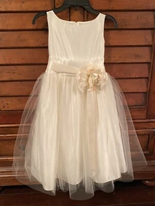 EUC SWEET KIDS USA FORMAL/WEDDING/COMMUNION DRESS SIZE 8 - Picture 1 of 3