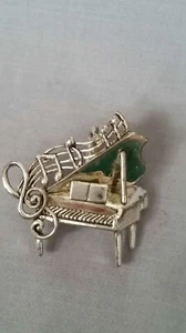 Grand Piano Brooch Pendant VTG With G Treble Clef Musical Notes Silver Tone 1.5" - Picture 1 of 9