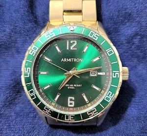 ARMITRON GOLDTON EDELSTAHL GRÜNES ZIFFERBLATT DATUM HERRENARMBANDUHR - Bild 1 von 10