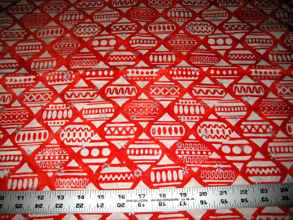 NUEVO 2 1/2 YDS Rojo Batik Adornos de Navidad Acolchado Tela de Diseñador 100% Algodón Foto 1 de 1