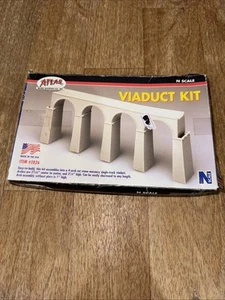 Atlas N Scale Model Railroad Building Kit Viaduct Bridge/Pier Set - Picture 1 of 2