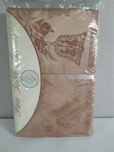 Lenox längliche Tischdecke feine Tischwäsche Ornament Jacquard Gold 60" x 104" Neu - Bild 1 von 6