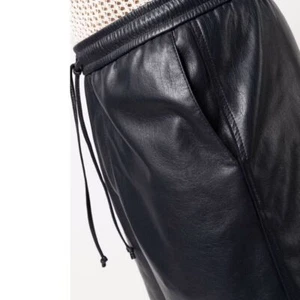 Pantalones cortos de cuero negro genuino suave piel de cordero deportes desgaste causal pantalones cortos - Imagen 1 de 7