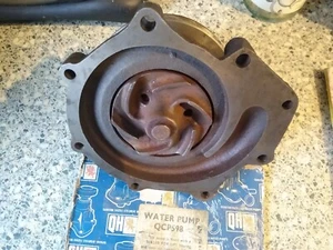 NEW WATER PUMP - QCP598 - FITS: FORD MAJOR & DEXTA & SUPER TRACTORS (1964-71) - Picture 1 of 8