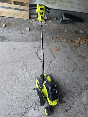 Herramienta cortadora de césped con palo sin escobillas Ryobi RY40708BTLVNM 40V HP solamente Foto 1 de 3