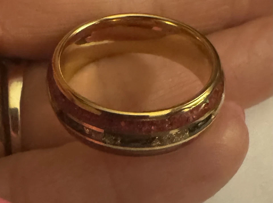 Anillo de tungsteno amarillo Red King con ópalo rojo y oro en escamas con meteorito 8 mm Foto 1 de 2