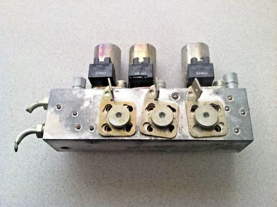 1990-2002 MERCEDES-BENZ SL500 SL320 SL600 R129 ~ RIGHT HYDRAULIC VALVE BLOCK - Image 1 of 4