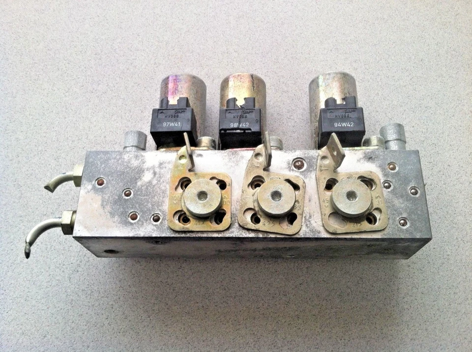 1990-2002 MERCEDES-BENZ SL500 SL320 SL600 R129 ~ RIGHT HYDRAULIC VALVE BLOCK - Image 1 of 4