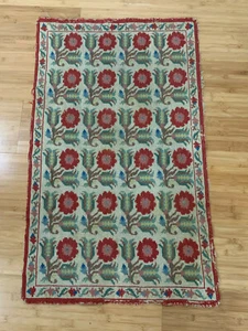 Vintage Antique Woven Rug / Tapestry w/ Repeating Red Flower Pattern Decoration - Picture 1 of 11