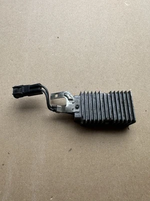 2008-2013 Toyota Highlander. FUEL PUMP RESISTOR CONTROL MODULE 23080-31130 - Image 1 of 3