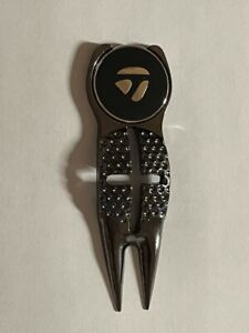 Crosshairs Divot Tool & 1" TaylorMade Flat Coin Style Golf Marker - A Beauty!