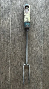 Tenedor para tallar carne vintage MCM 12 1/2" mango de madera pesca caza cabina decoración - Imagen 1 de 8