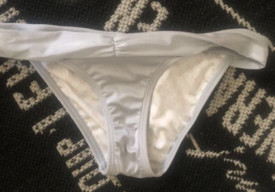 Nuevo VICTORIA SECRET S GRIS PLATA Baño Natación BONDOS DE BIKINI Reunidos Acanalados Foto 1 de 4