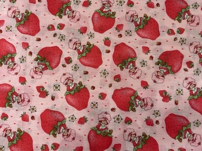 Shortcake de morango OOP em morangos - BTFQ: 18” x 22” - Imagem 1 de 4