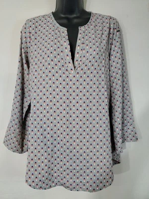 Blusa para mujer COLLECTIVE CONCEPT talla pequeña 3/4 manga lengüeta enrollable cuello en V  Foto 1 de 4