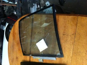 94 BMW 320i PASSENGER RIGHT FRONT DOOR GLASS SEDAN NO ALARM FITS 92-98 BMW 318i - Picture 1 of 6